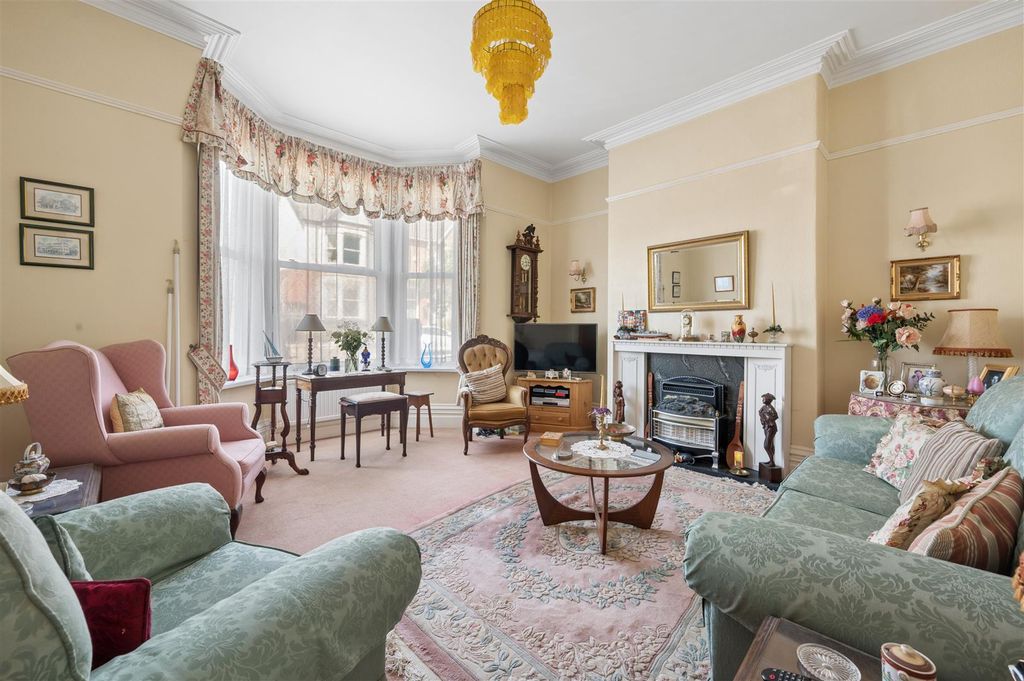 Property photo 2 of 39 Kiln Lane - Reception Room