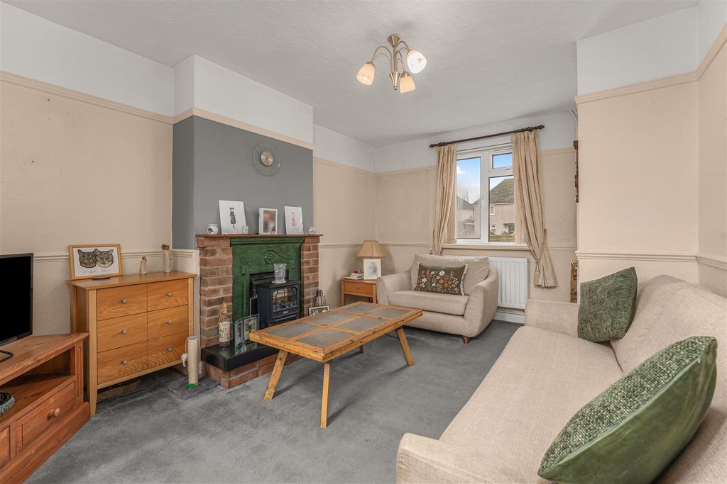 Property photo 2 of 11 29 The Avenue, Middleton Cheney-7.Jpg