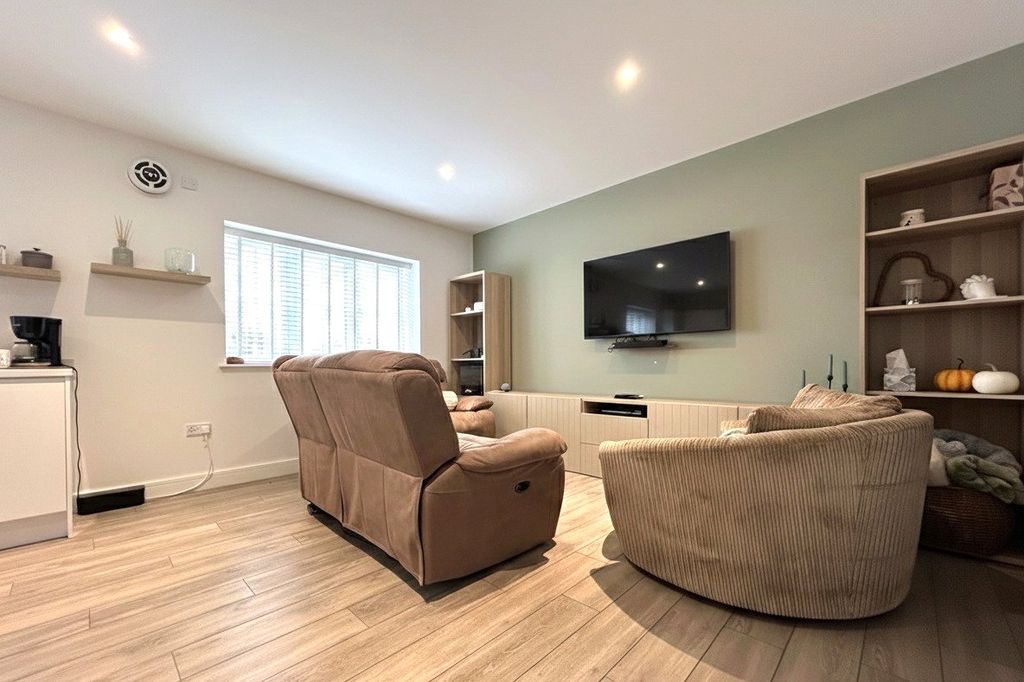 Property photo 3 of 15 Picture 3