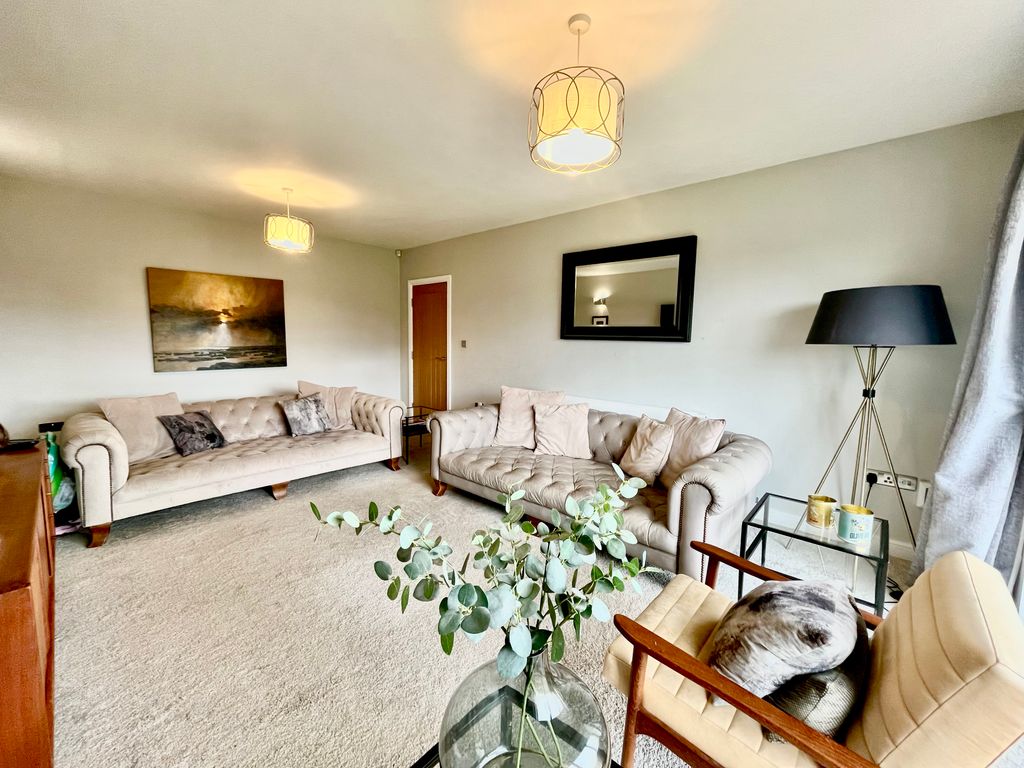 Property photo 2 of 21