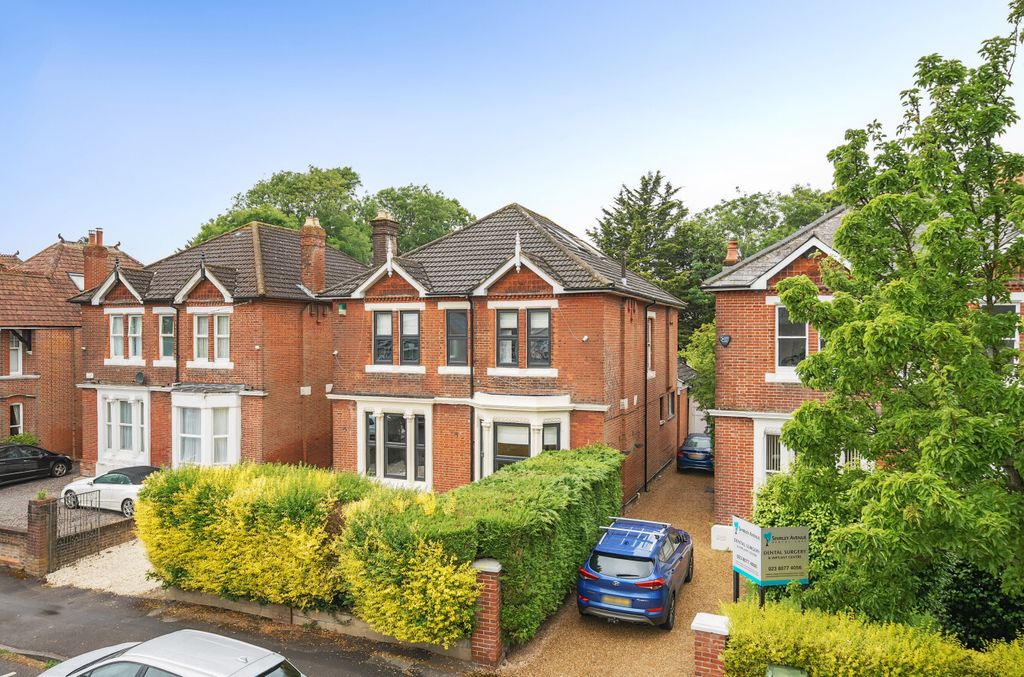 Property photo 1 of 18 1306451-9-6841A6c...
