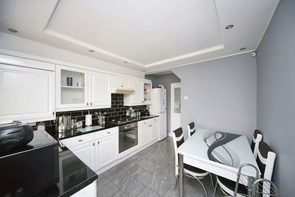 Property photo 3 of 24