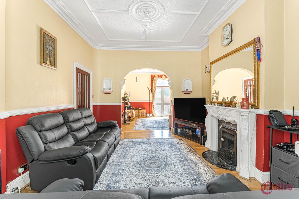 Property photo 3 of 32 Living Room