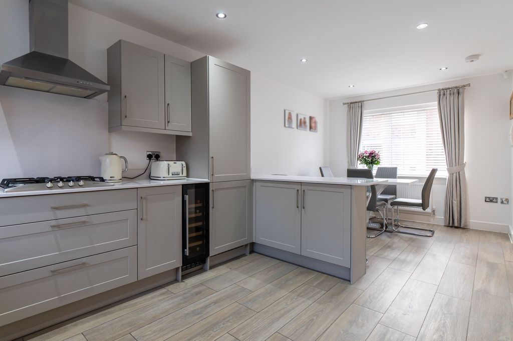 Property photo 2 of 26 Kitchen