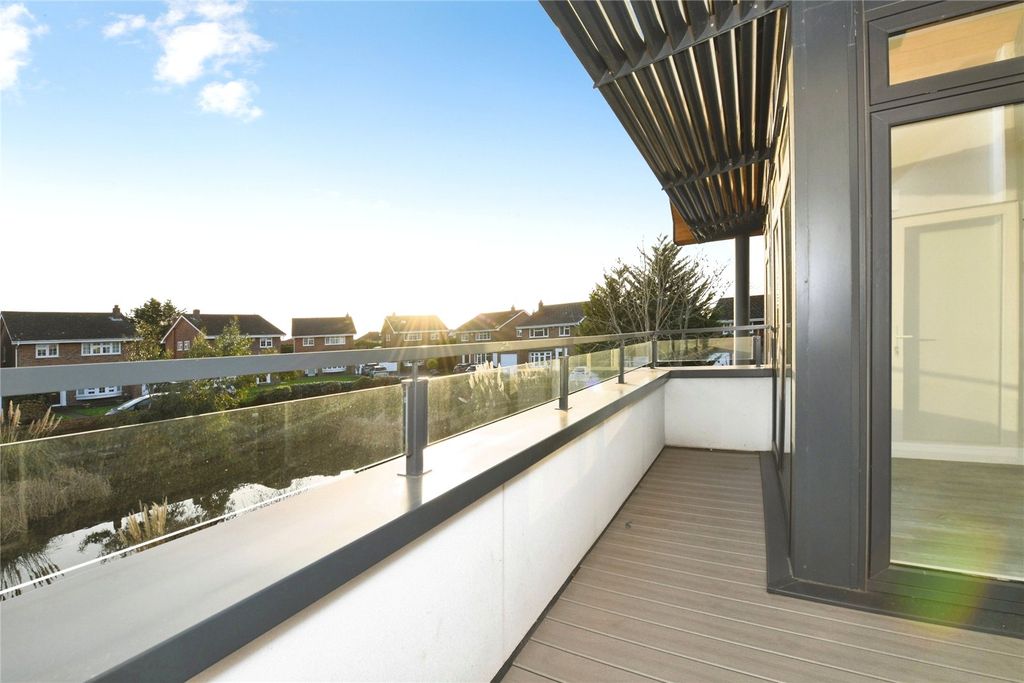 Property photo 1 of 18 External