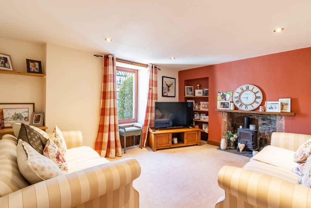 Property photo 3 of 39 Lounge