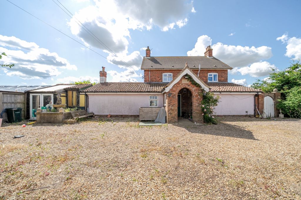Property photo 1 of 32 1316350-1-68666135A5695