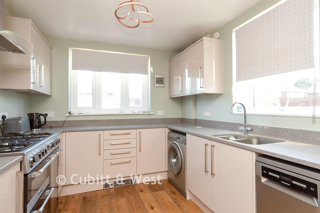 Property photo 3 of 15 Kitchen