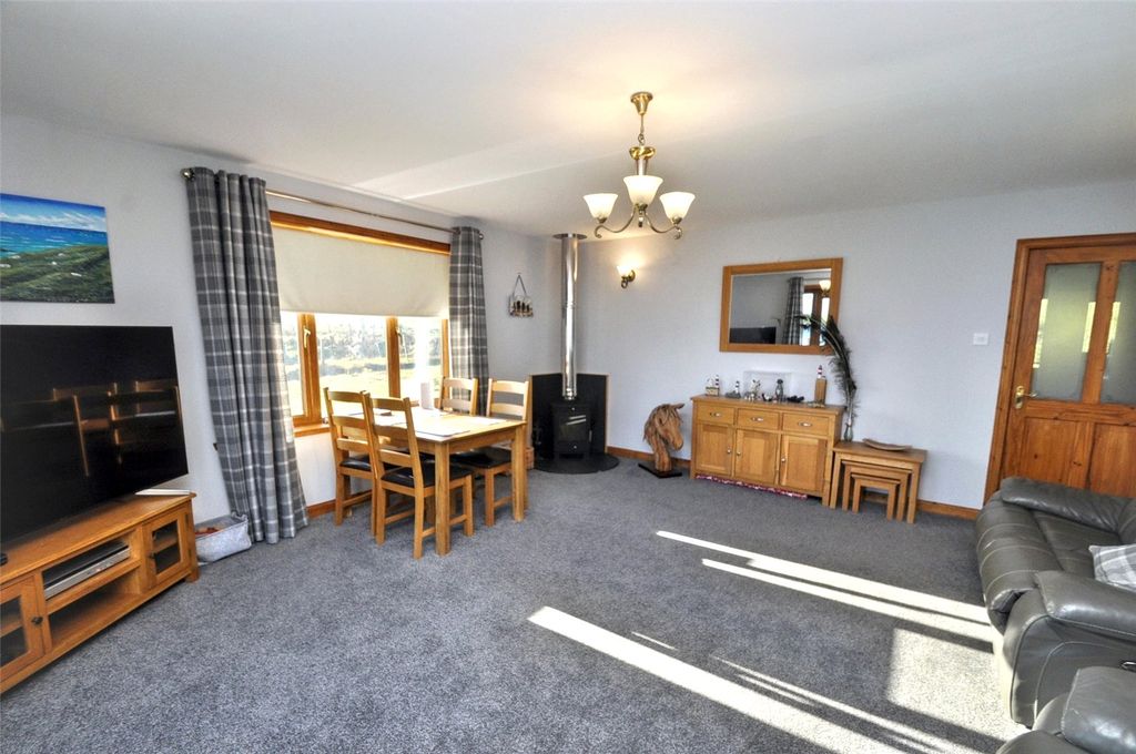 Property photo 3 of 22 Living Room (2)