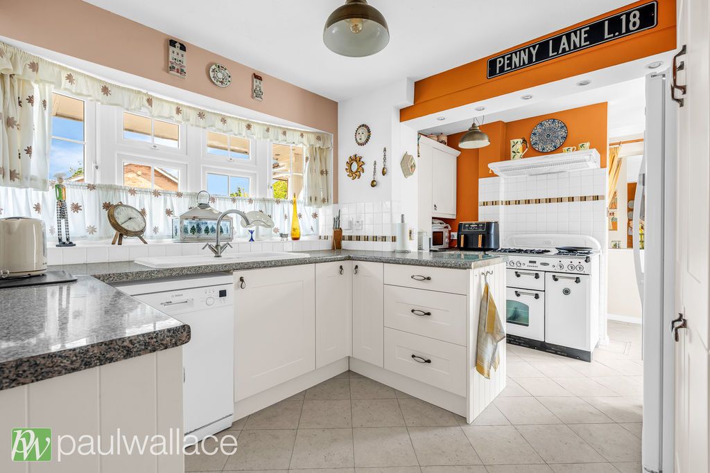 Property photo 3 of 25 Kitchen