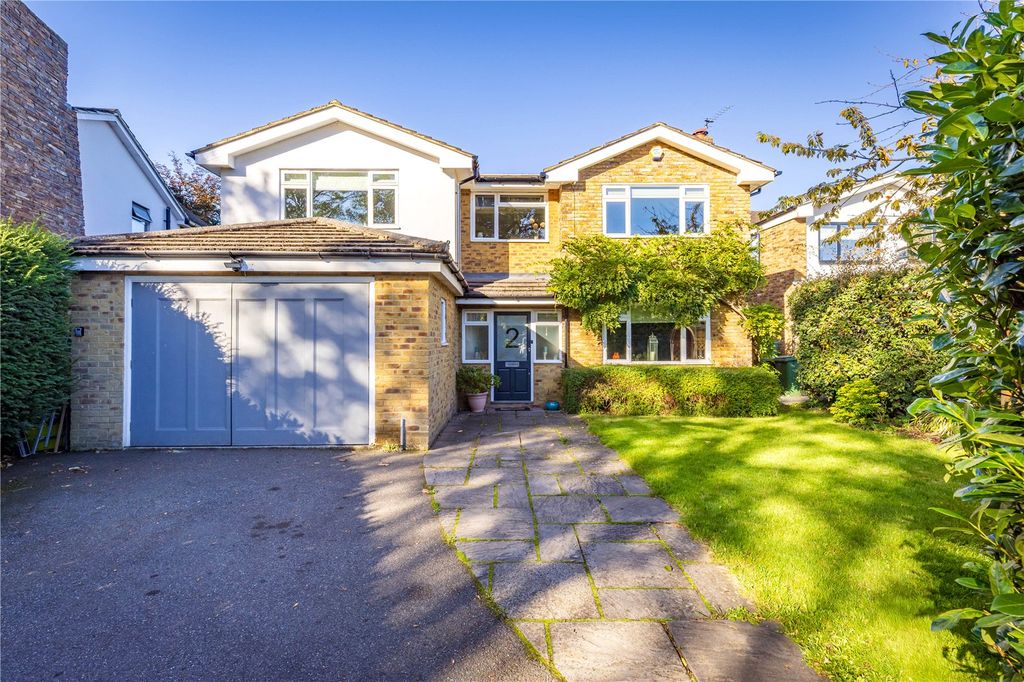 Property photo 1 of 32 House. Partnership