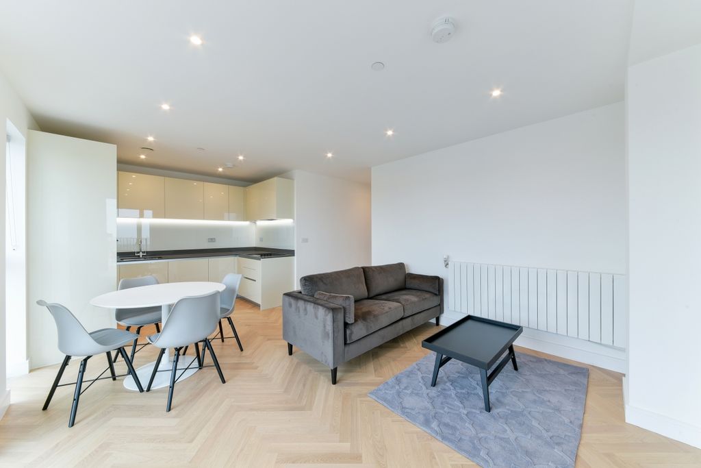 Property photo 3 of 9 Kitchen