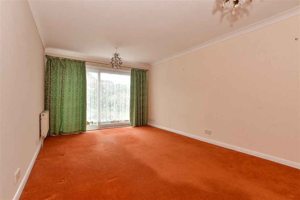 Property photo 1 of 14 Lounge