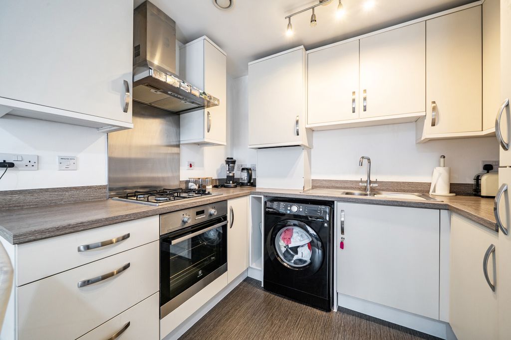 Property photo 3 of 19 Kitchen