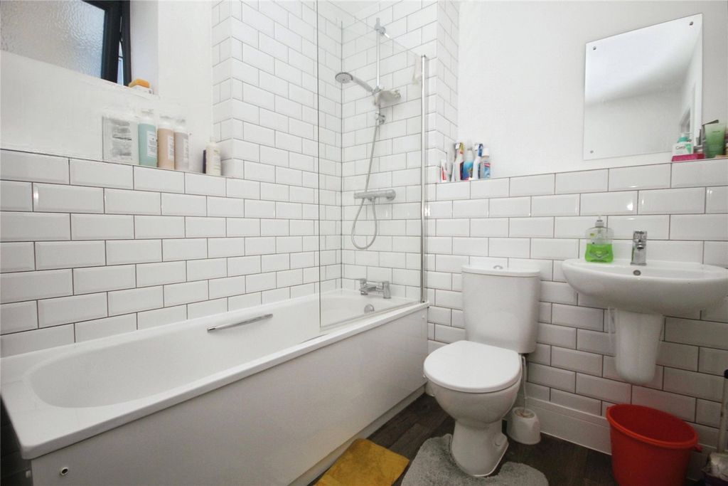 Property photo 3 of 9 Bathroom