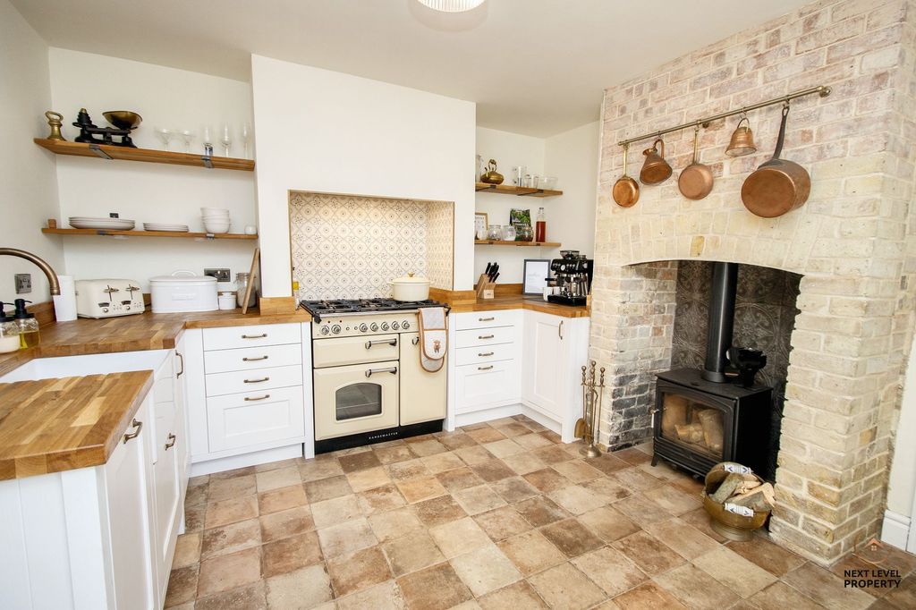 Property photo 3 of 19