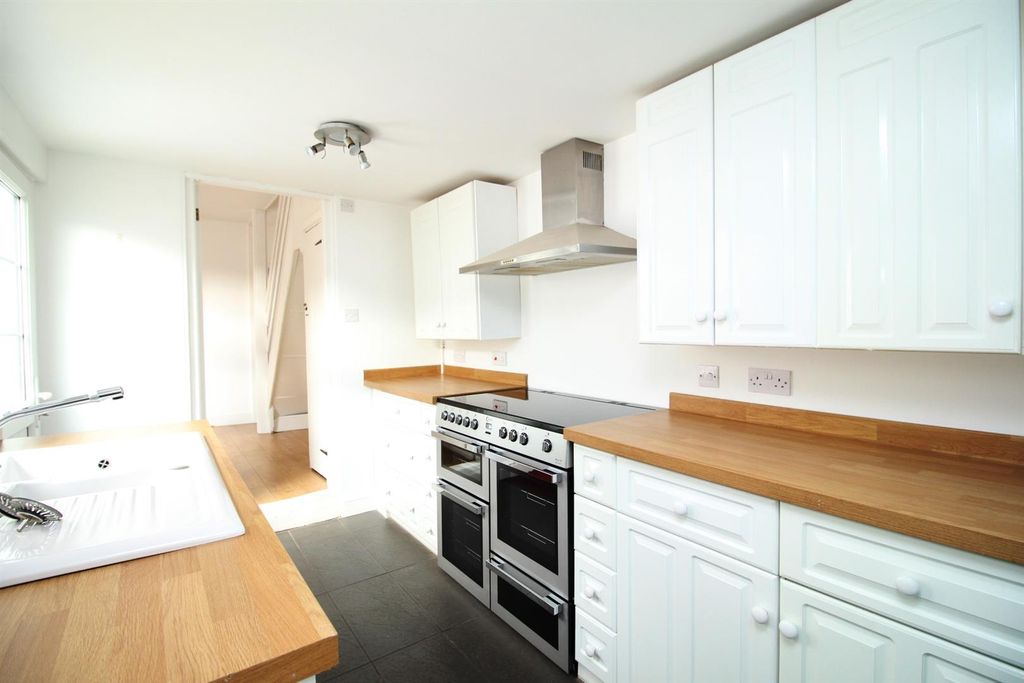 Property photo 3 of 17 37 Upper Denmark Road Kitchen2.Jpg