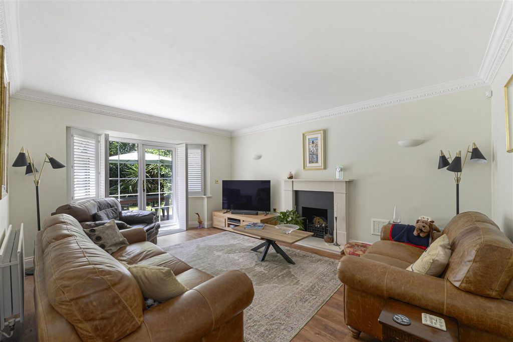 Property photo 3 of 17 33Alfriston03.Jpg