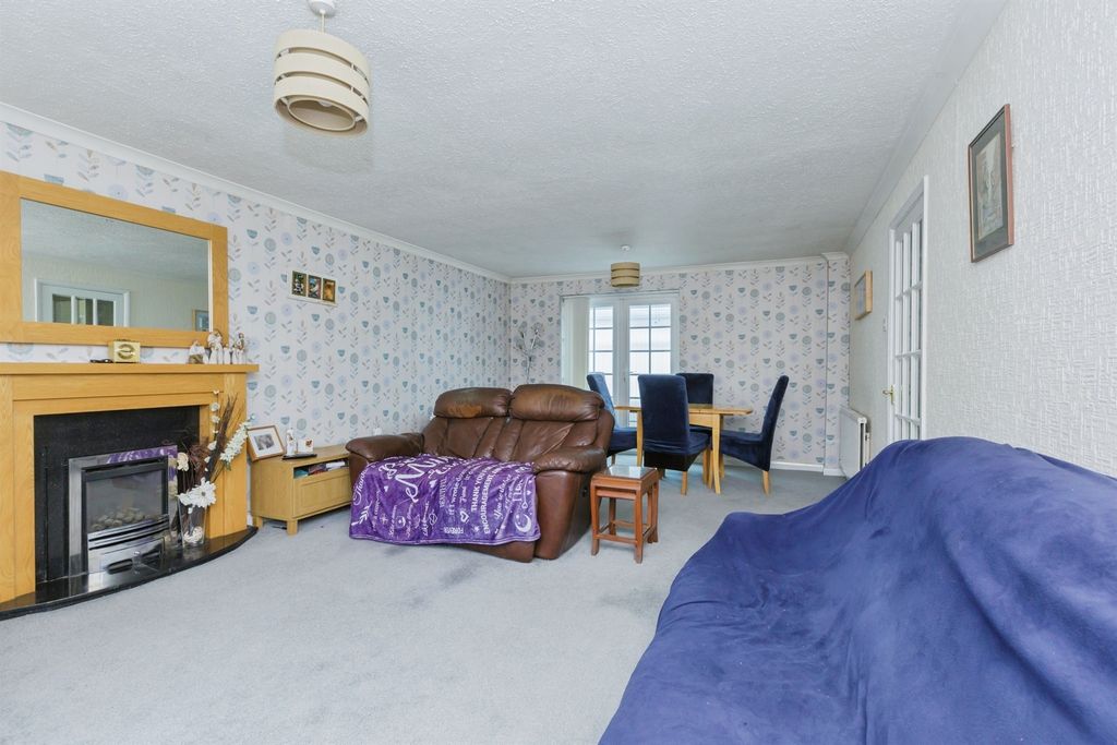 Property photo 2 of 21