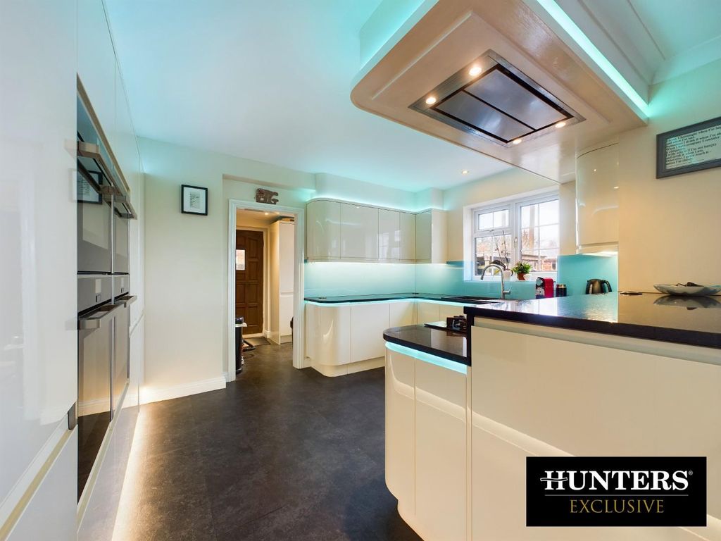 Property photo 3 of 25 Cam01984G0-Pr0375-Still013.Jpg