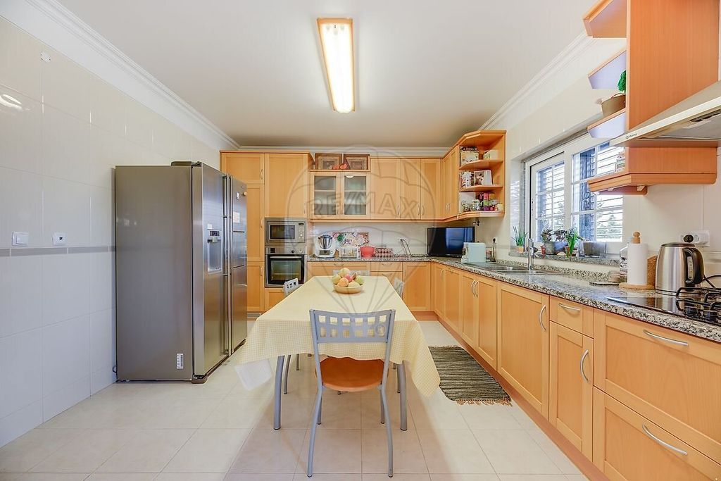 Property photo 2 of 41