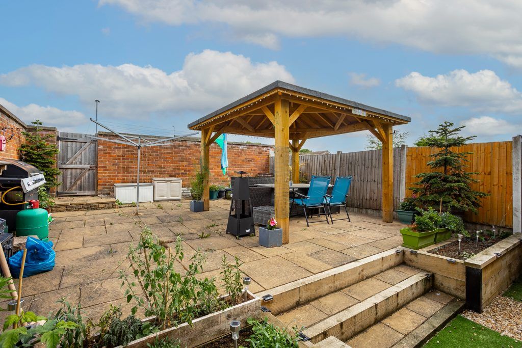 Property photo 2 of 33