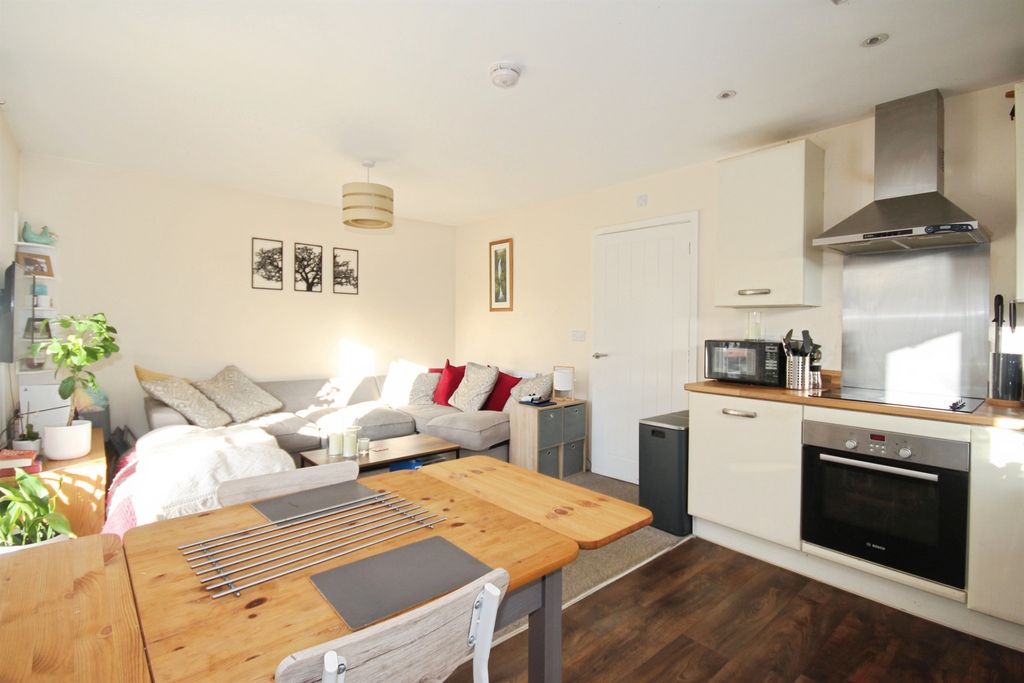 Property photo 3 of 9