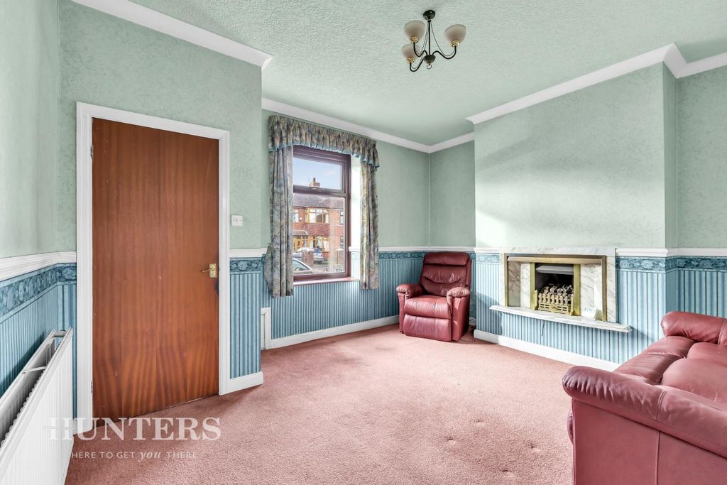 Property photo 3 of 16 Lounge