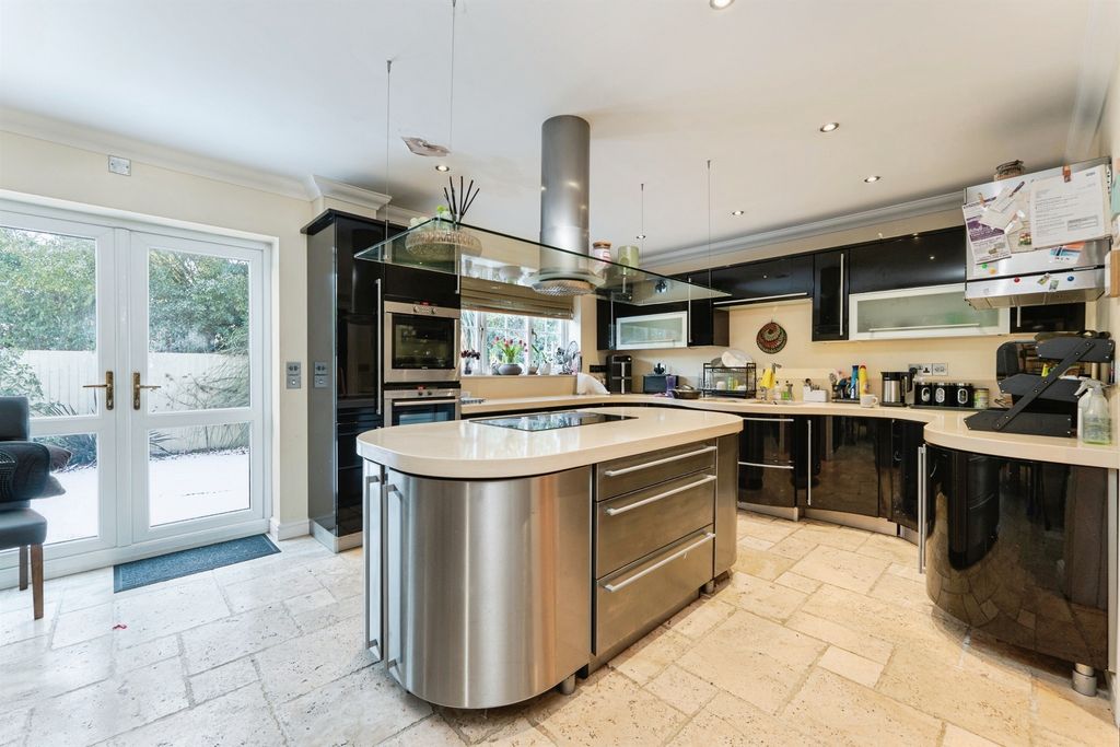 Property photo 3 of 20