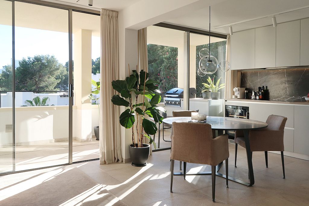 Property photo 3 of 15 Rei1101-Modern-High-End-Apartment-With-Sea-View-In-Illetas-04.Jpg