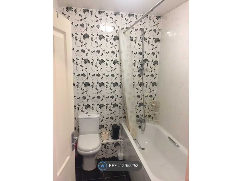 Property photo 2 of 4 Bathroom