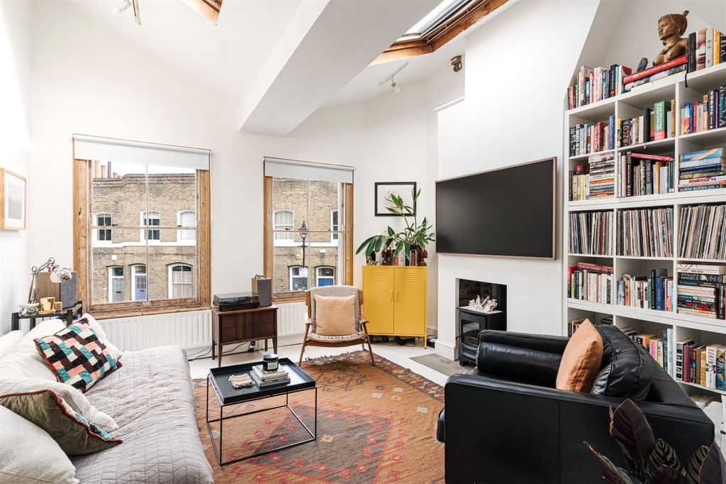 Property photo 1 of 16 Elwin Street E2