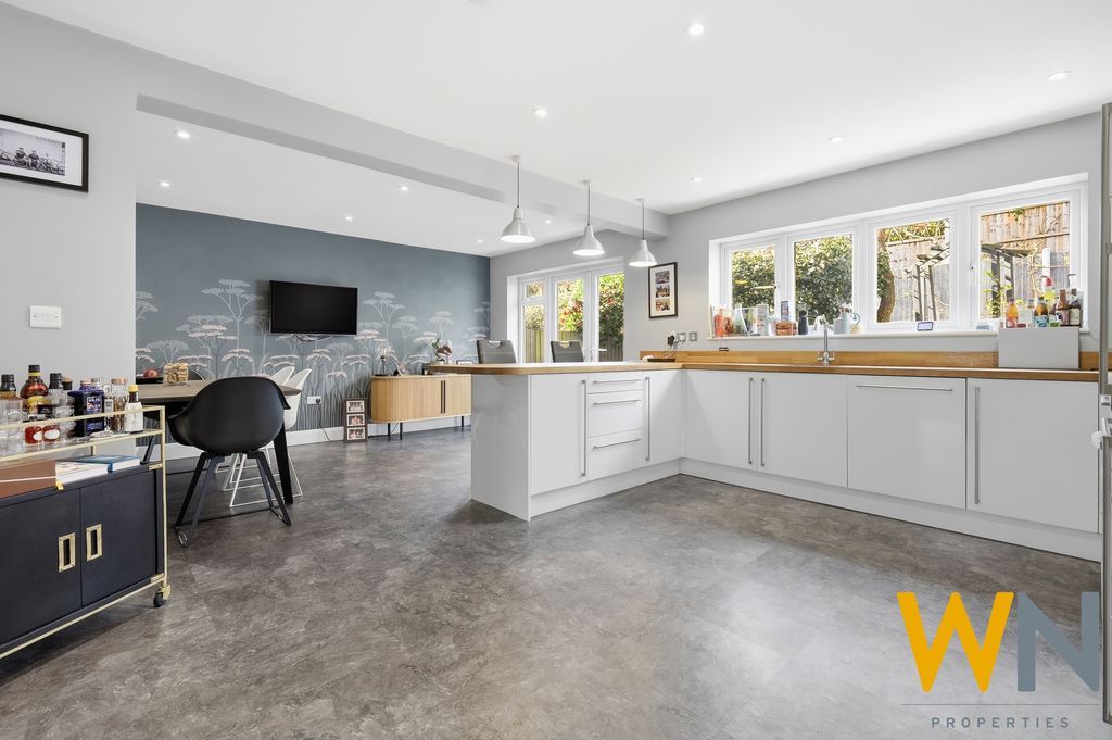 Property photo 2 of 36 Photo 18