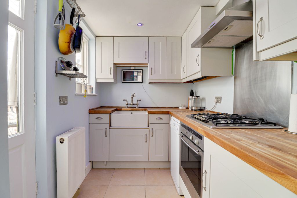 Property photo 3 of 17 Kitchen