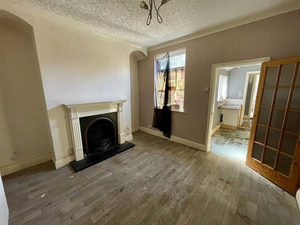 Property photo 3 of 7 Dining Room