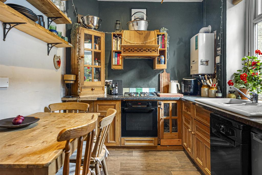 Property photo 2 of 19 Kitchen
