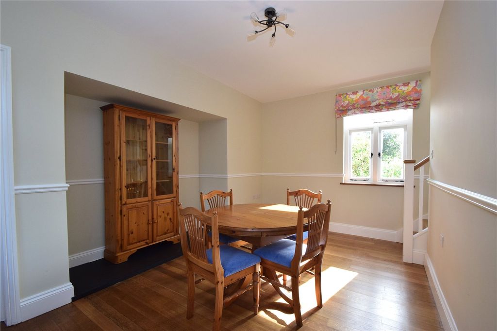 Property photo 3 of 10 Dining Area