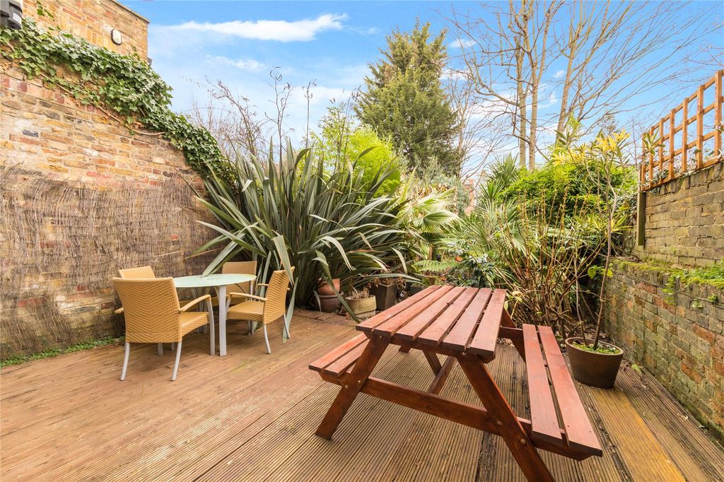 Property photo 2 of 12
