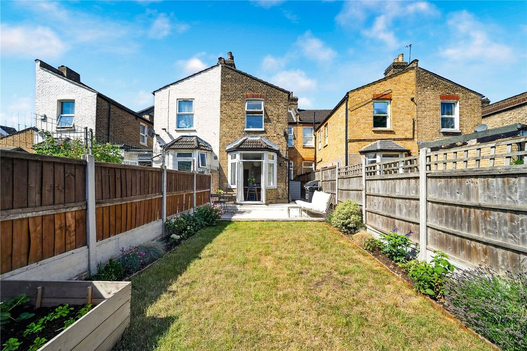 Property photo 2 of 19 Picture No. 16