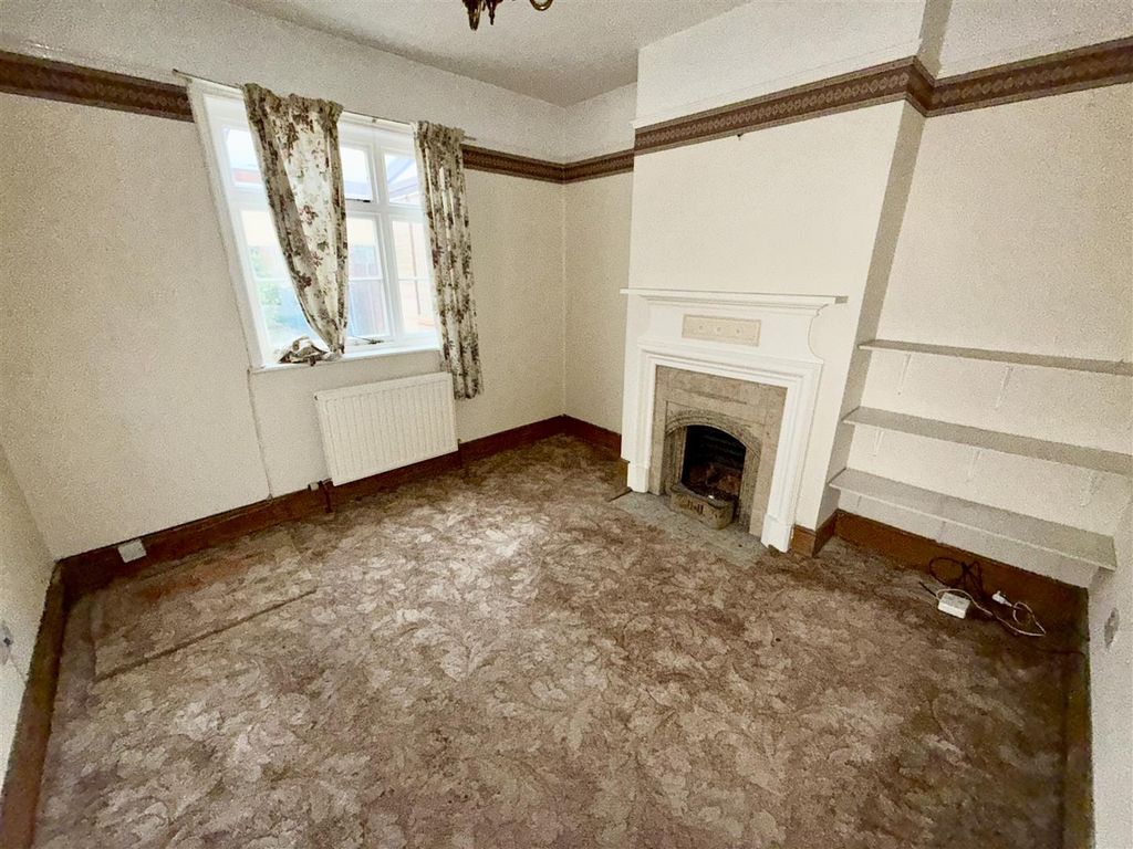 Property photo 3 of 14 Dining Room