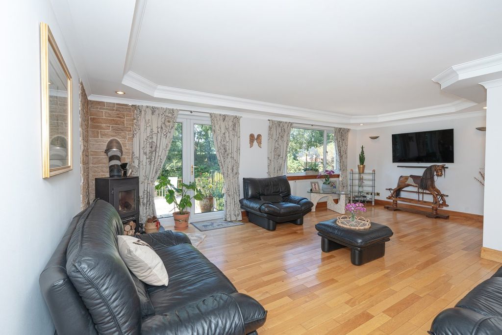 Property photo 2 of 39