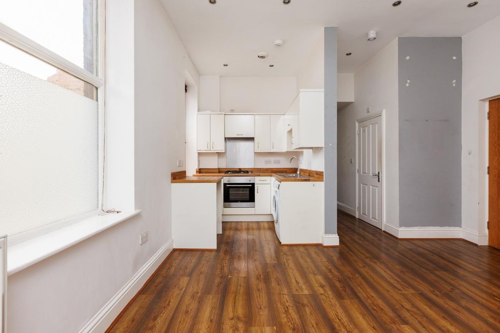Property photo 1 of 12 Flat 5, 29 Bedminster Down Road, Bs13-1.Jpg