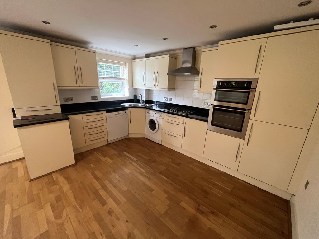 Property photo 3 of 10 6
