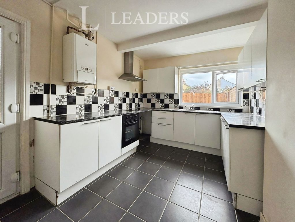 Property photo 2 of 11 Kitchen