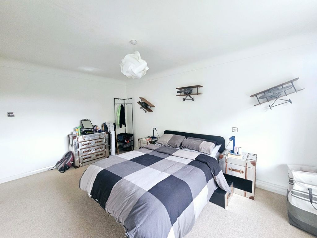 Property photo 3 of 12 Bedroom