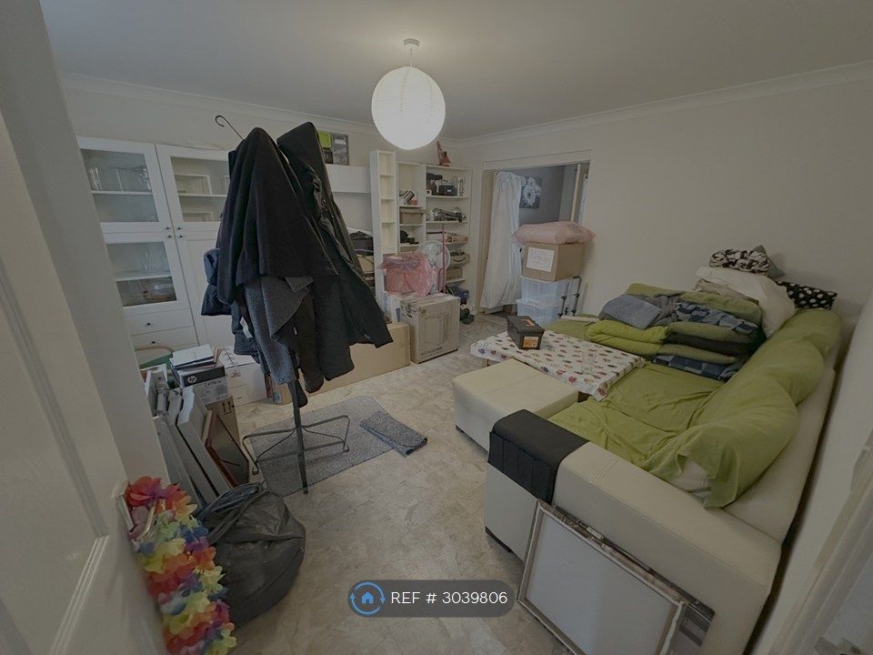 Property photo 2 of 35 Living Room