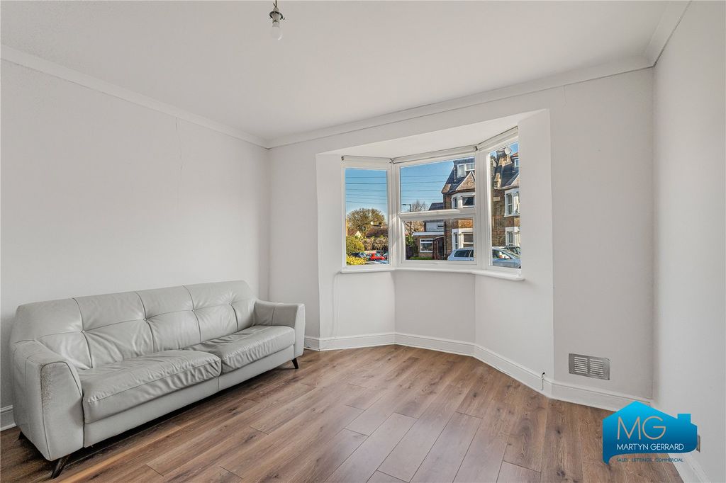 Property photo 3 of 7 Picture No. 10