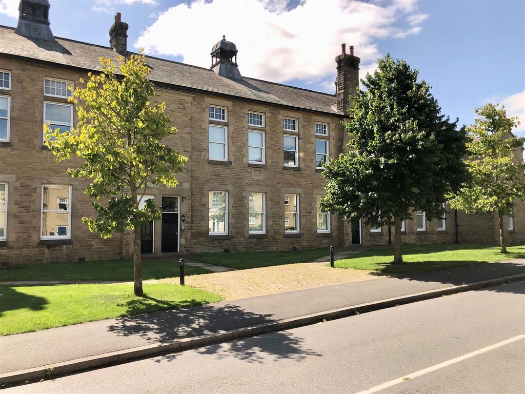 Property photo 2 of 15 Buckden Court Front.Jpg