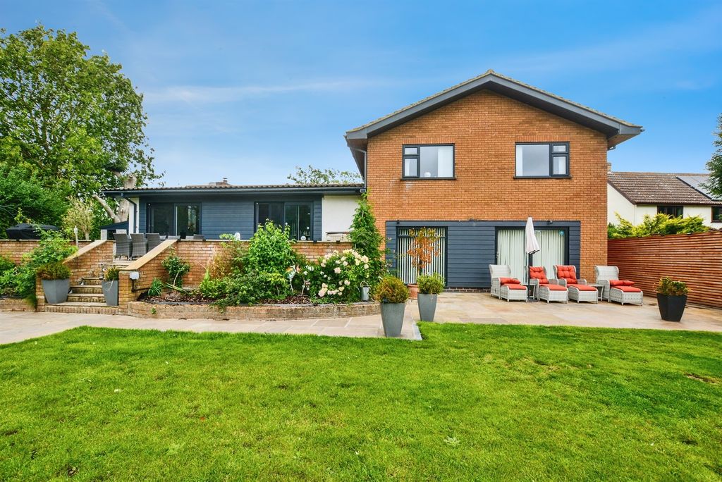 Property photo 2 of 33