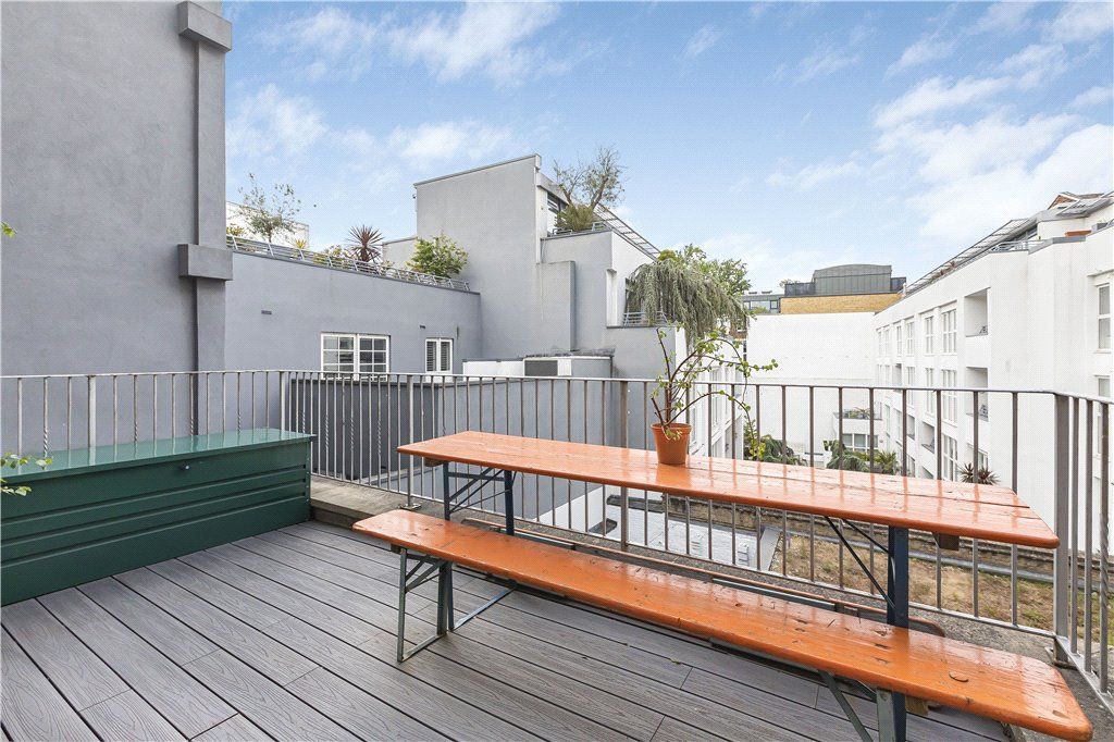 Property photo 3 of 23 Terrace